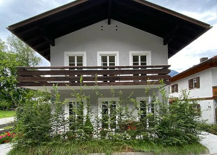 Modernes In Hammersbach / *